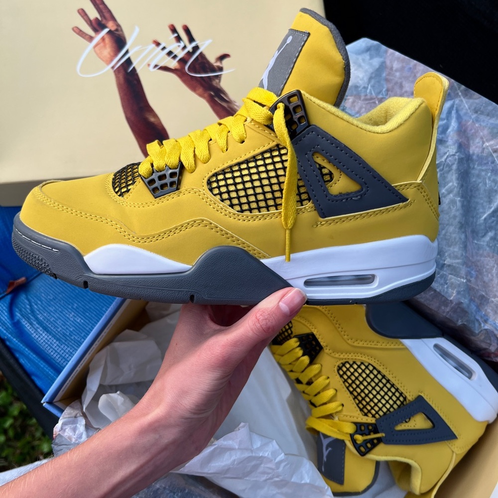 NIKE AIR JORDAN 4 RETRO YELLOW